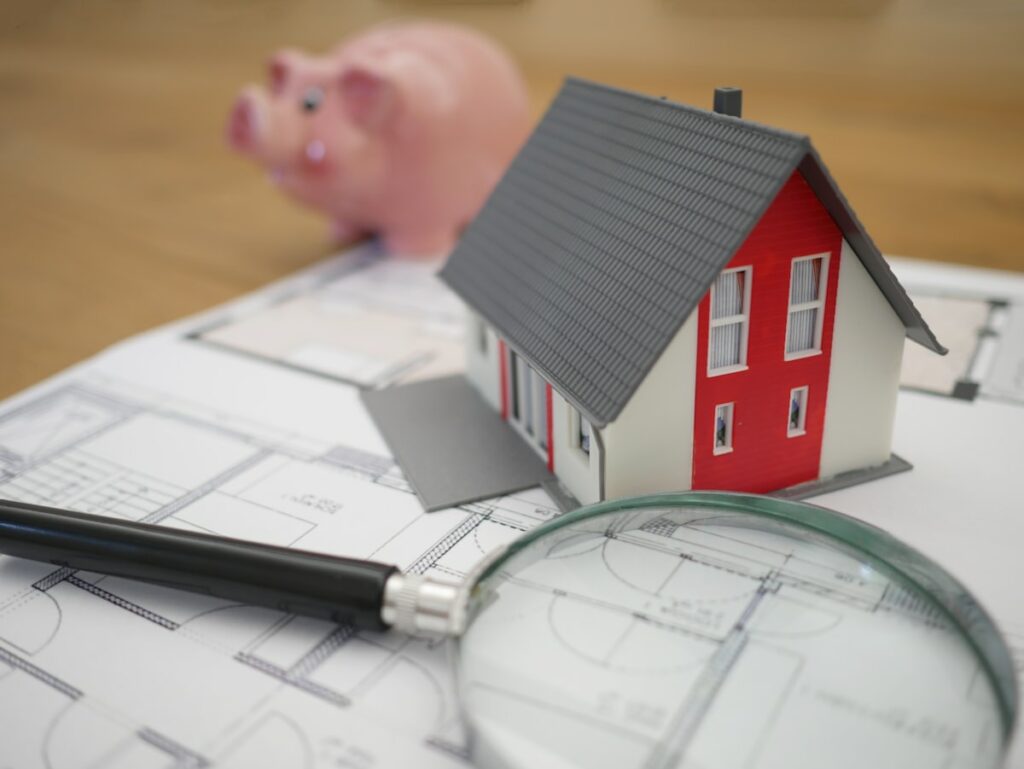 Môi giới bất động sản tư vấn khách hàng - nhu cầu tuyển dụng sale và môi giới tăng mạnh